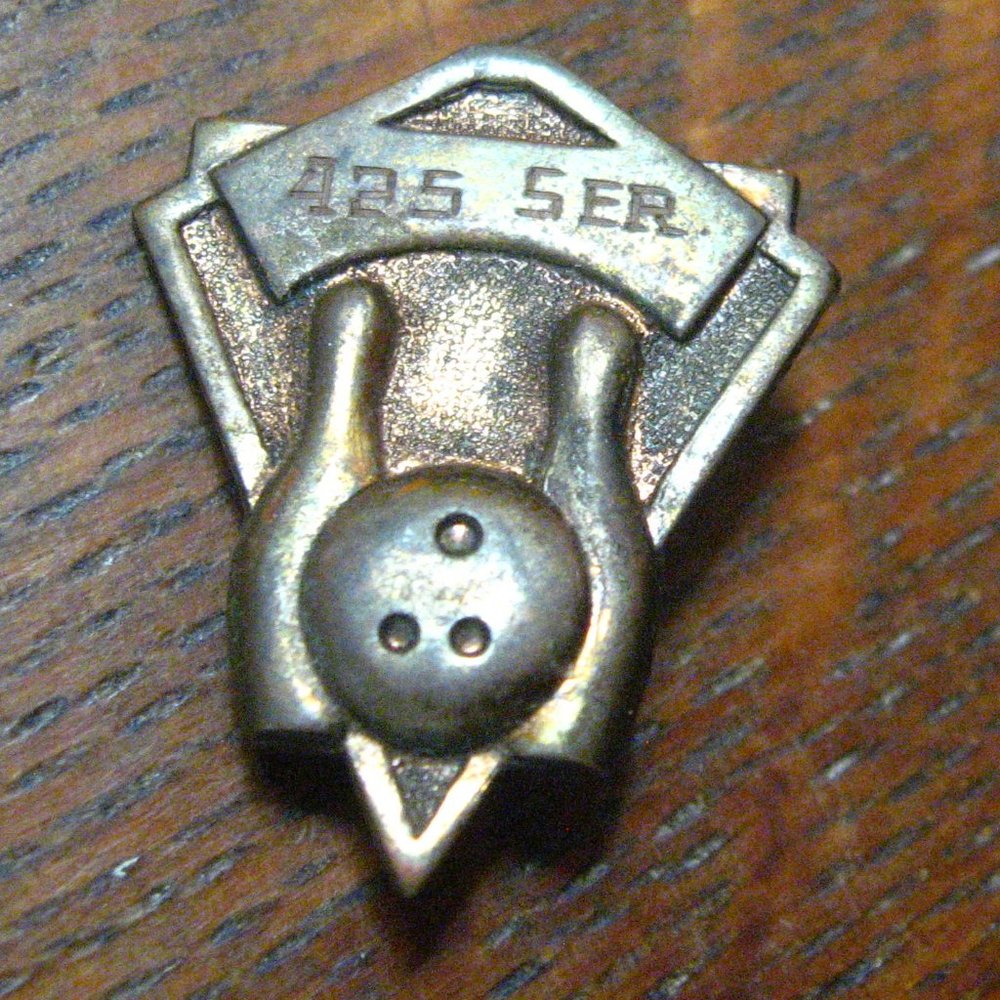 🎳 Bowling 425 Series Antique Award Lapel Pin